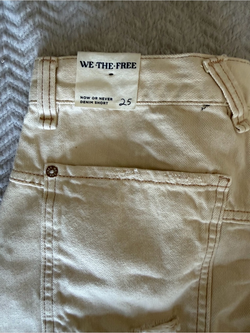 Free People We The Free Ecru Denim Shorts Distressed Raw Hem 25 NWT - Picture 6 of 9